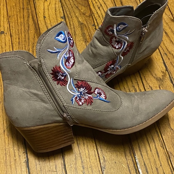 Women’s boots - Picture 2 of 6